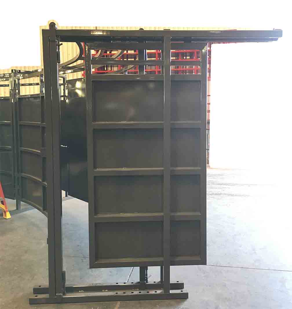 Titan West Bison Hydraulic Chute