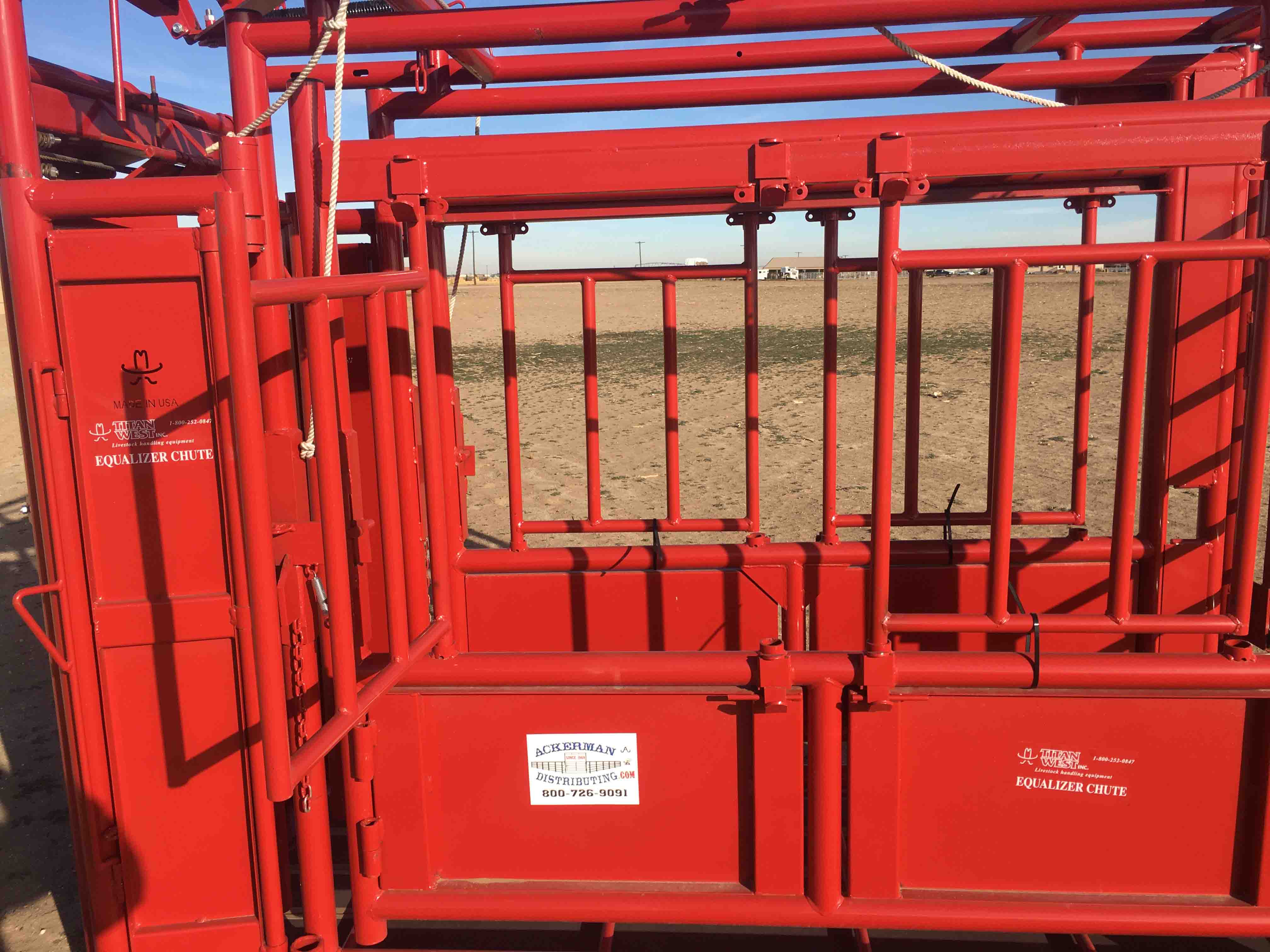 Renegade Cattle Squeeze Chute w/ 12 Panels