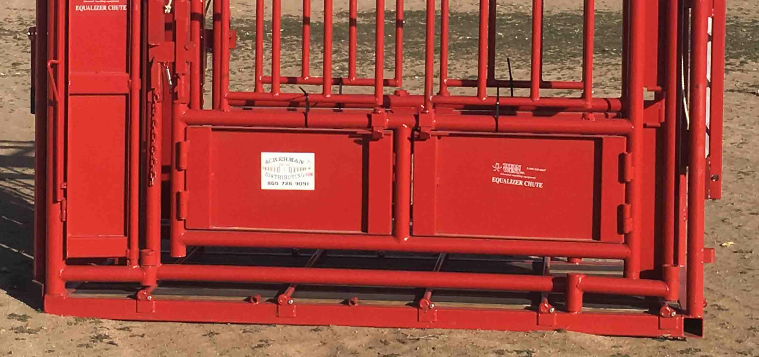 Renegade Cattle Squeeze Chute w/ 12 Panels