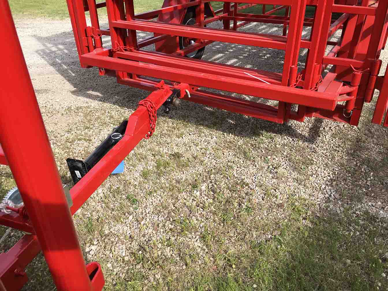 Renegade Cattle Squeeze Chute w/ 12 Panels