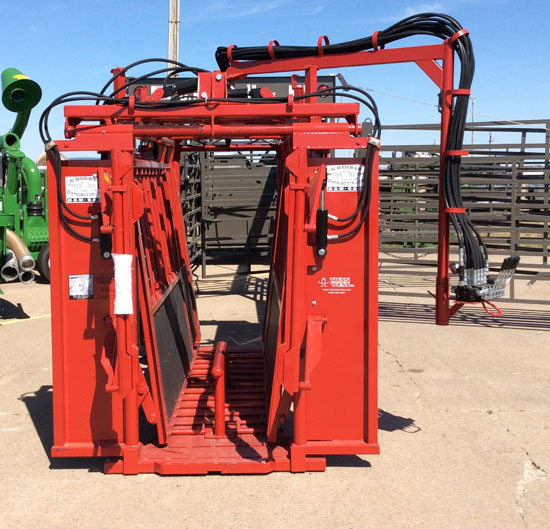 Titan Cattle Care Hyd Chute