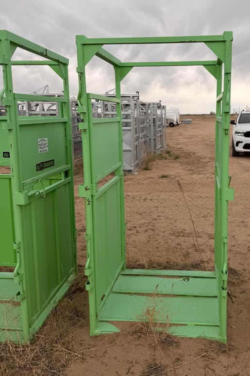 The Bandito & Flying A Palpation Cages