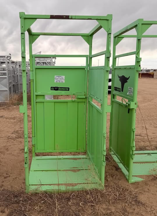 The Bandito & Flying A Palpation Cages