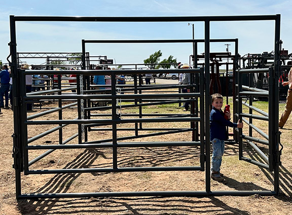 10' x 10' Maternity Pen w/ TrimStock Headgate